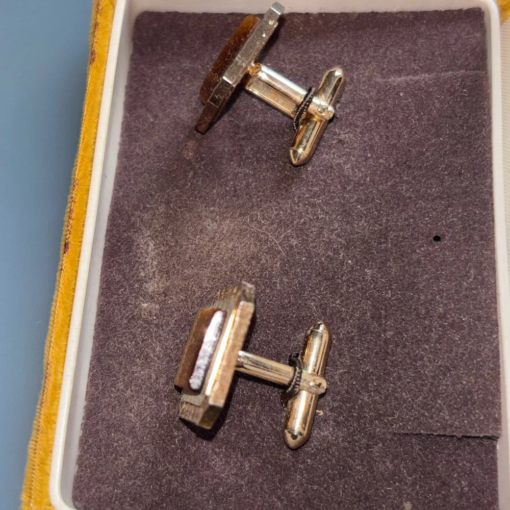 New 1960s Swank Mens OS Brown Tiger Eye Gold Tone Square Vintage Cufflinks